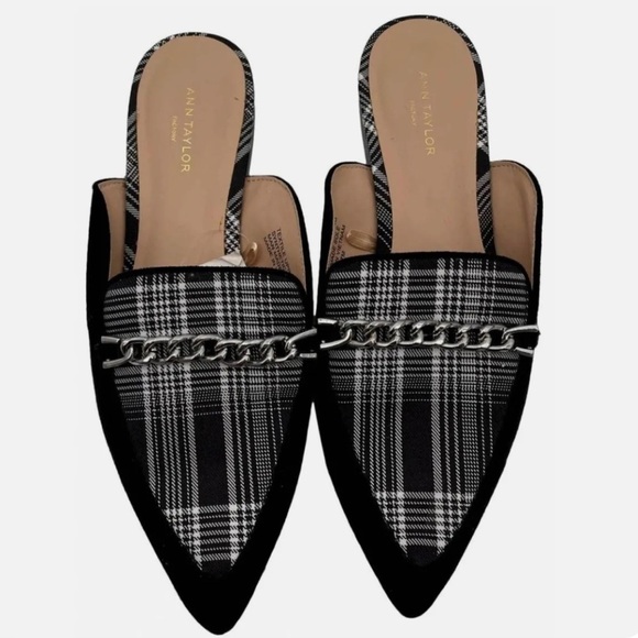 Ann Taylor Womens Black Pointed Toe Chain Slip Mules Size 9.5 Loafers Faux Suede - Picture 10 of 10